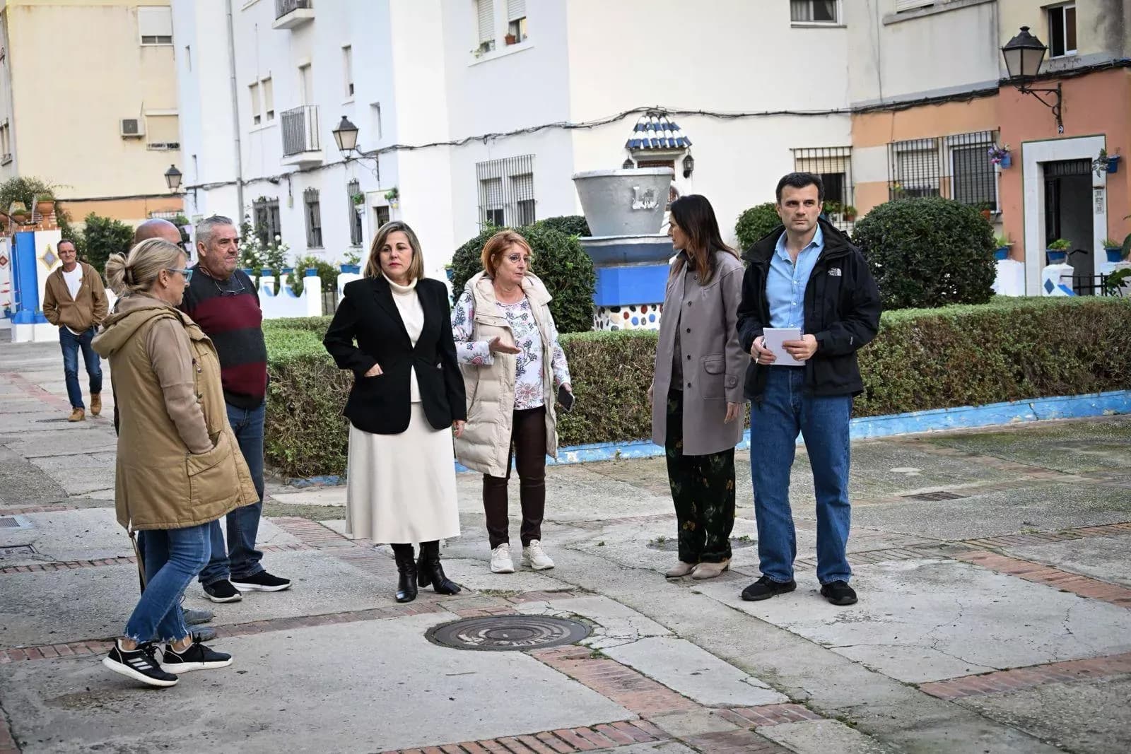 Alcalde Bruno García se Reúne con Vecinos de Tacita de Plata